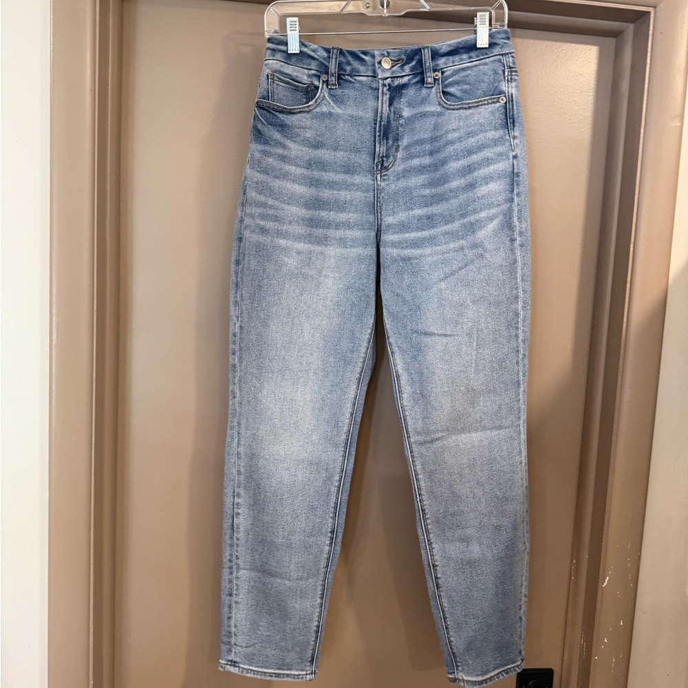 American Eagle Outfitters curvy mom jeans